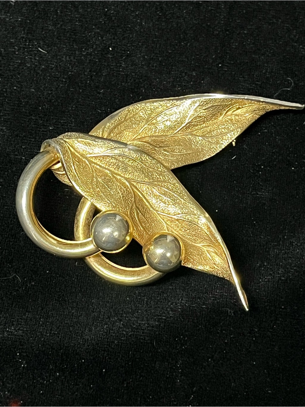 Vintage BARTEK Signed Gold Tone Leaf Brooch Pin 1768